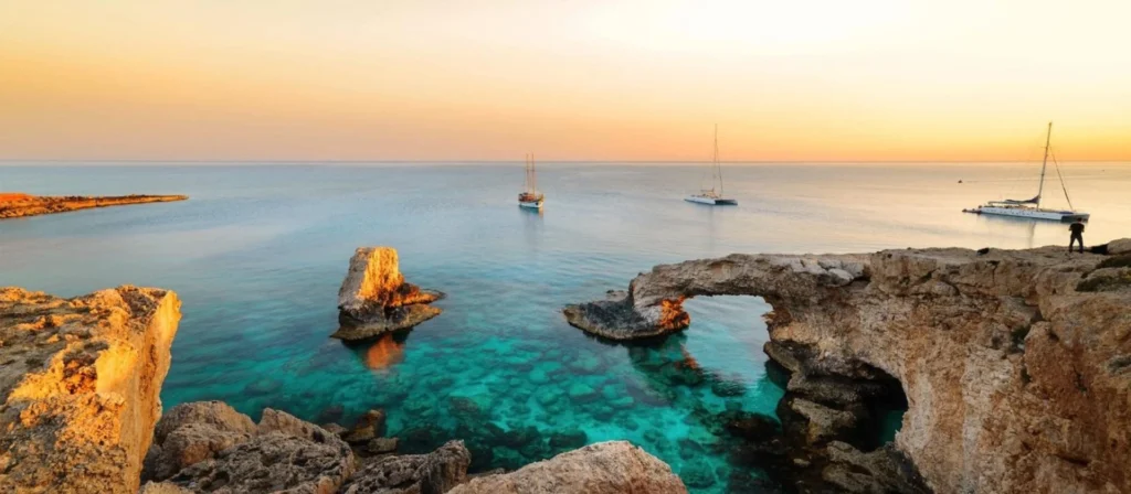 Tao Meilės stovykla Kipre - Kipras Cyprus Stovykla Edita Esenku Meilė - Stovykla moterims pajūris vila moteris moterys jūra