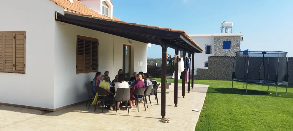 Tao Meilės stovykla Kipre - Kipras Cyprus Stovykla Edita Esenku Meilė - Stovykla moterims pajūris vila moteris moterys