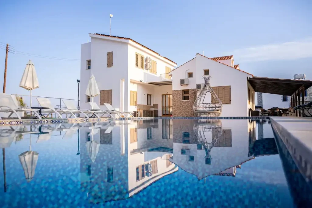 Tao Meilės stovykla Kipre - Kipras Cyprus Stovykla Edita Esenku Meilė - Stovykla moterims pajūris vila moteris moterys