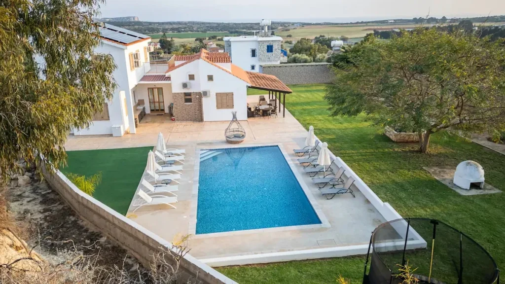 Tao Meilės stovykla Kipre - Kipras Cyprus Stovykla Edita Esenku Meilė - Stovykla moterims pajūris vila