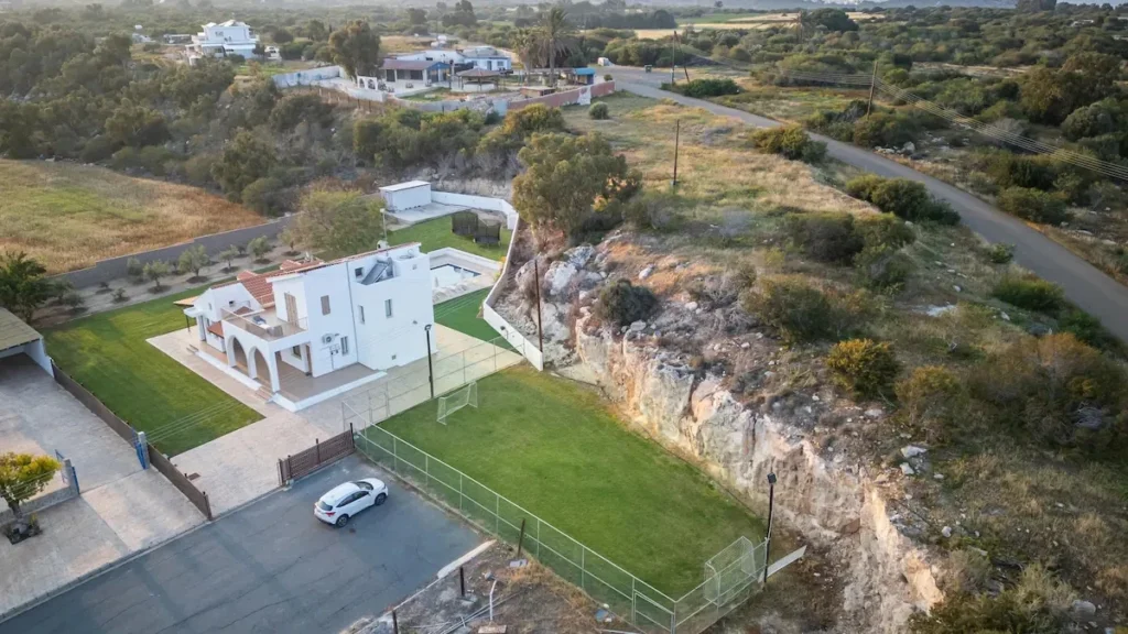 Tao Meilės stovykla Kipre - Kipras Cyprus Stovykla Edita Esenku Meilė - Stovykla moterims pajūris vila moteris moterys
