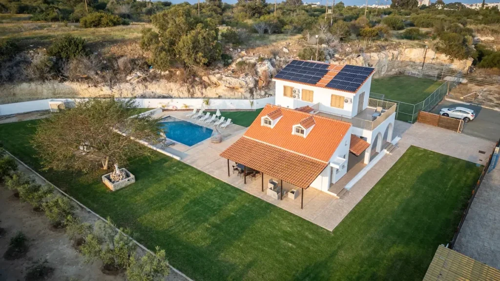 Tao Meilės stovykla Kipre - Kipras Cyprus Stovykla Edita Esenku Meilė - Stovykla moterims pajūris vila moteris moterys
